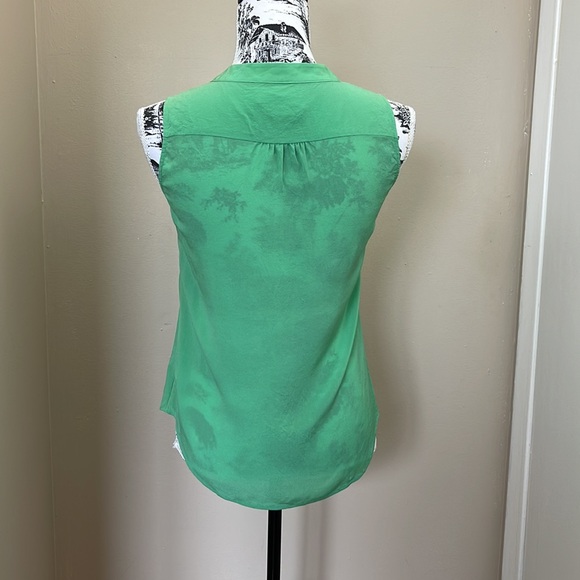 2/$20 Banana republic silk sleeveless blouse XS - Picture 4 of 6